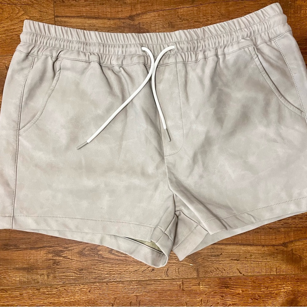 Women's Drawstring Athletic Shorts in Light Cream